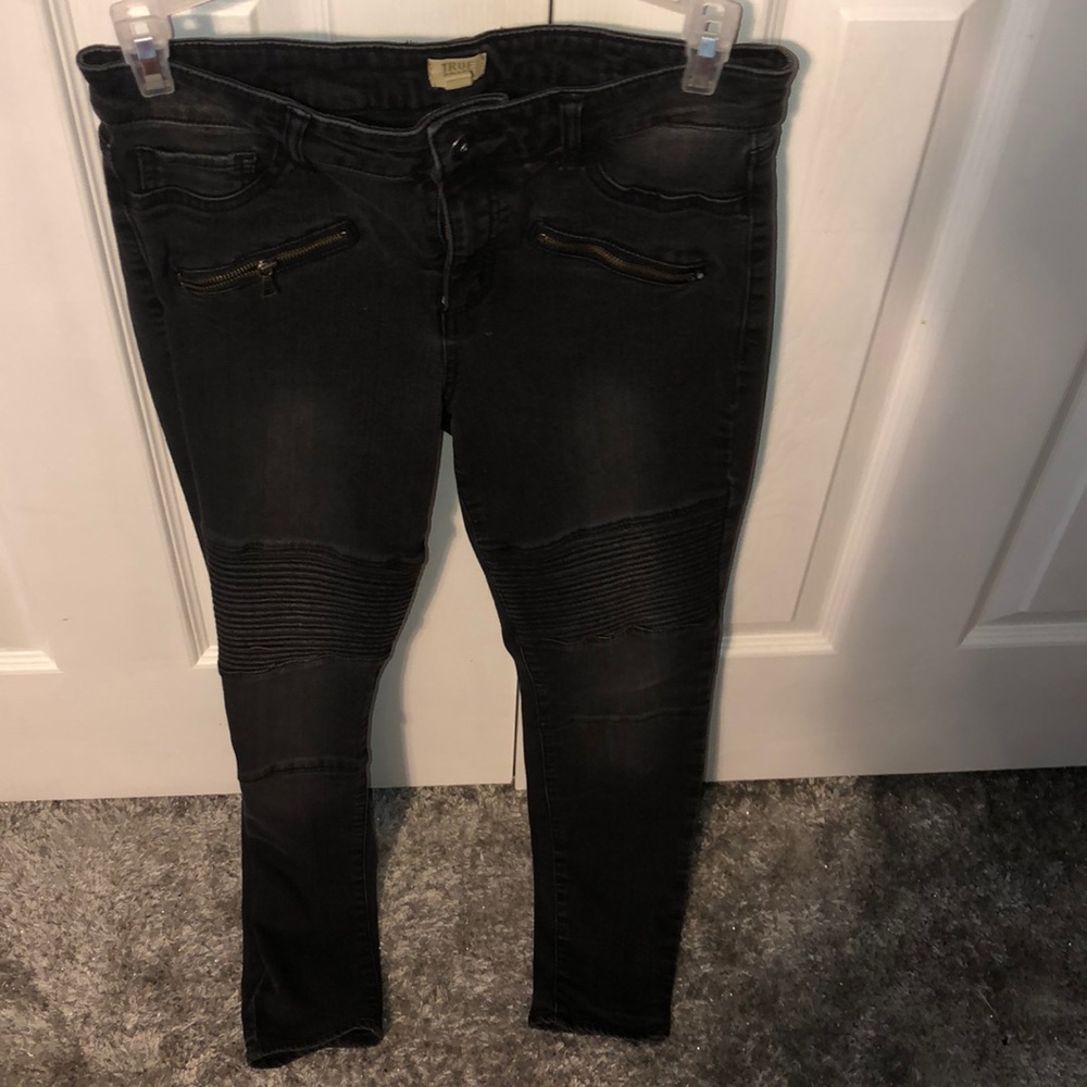 All black skinny jeans